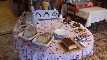 Desayuno completo (EUR 10 por persona)