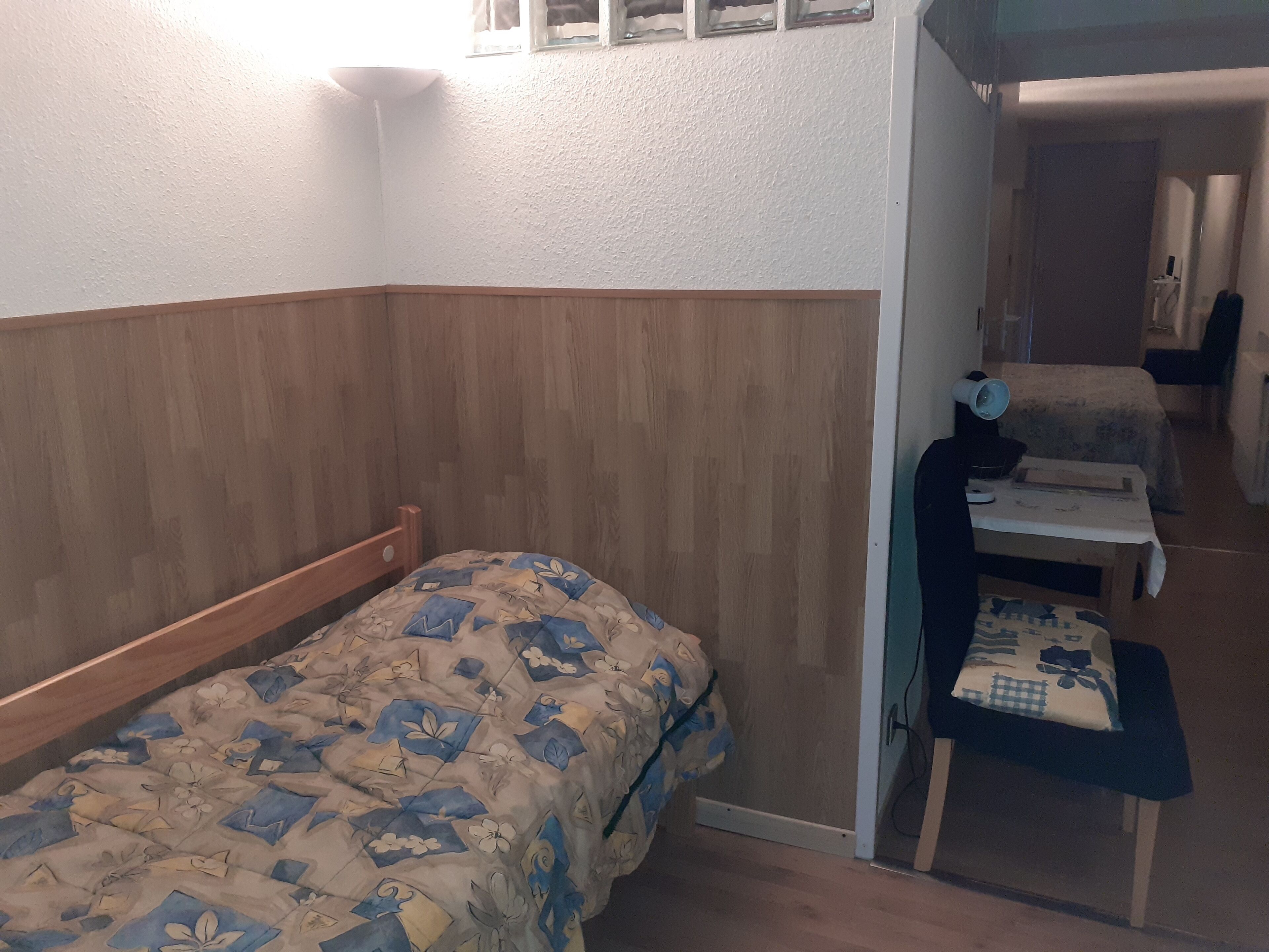 triple room | individually decorated, individually furnished, desk, iron/ironing board