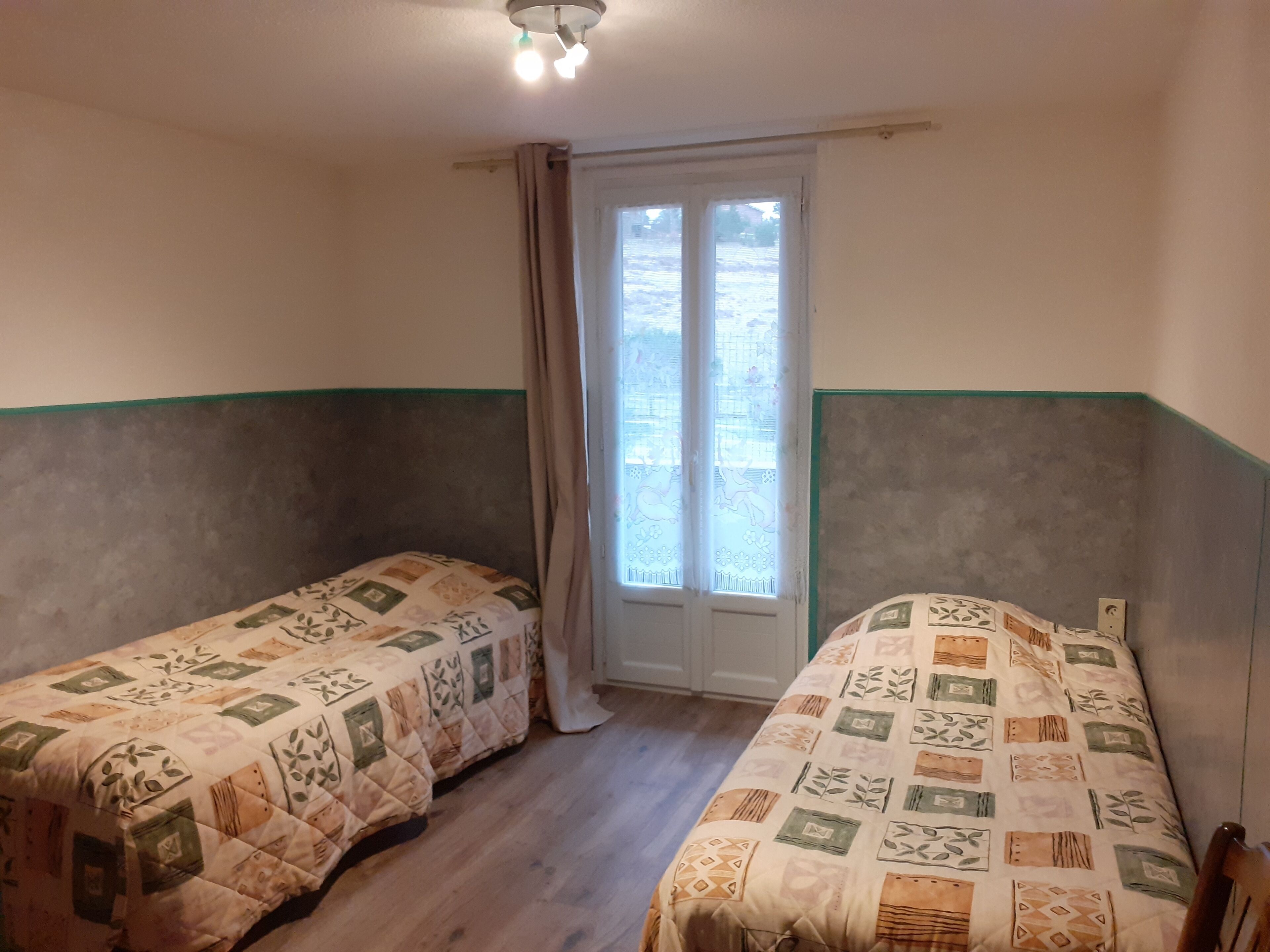 quadruple room | individually decorated, individually furnished, desk, iron/ironing board