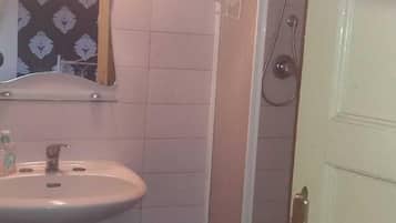 Dusche, Bidet, Handtücher, Toilettenpapier
