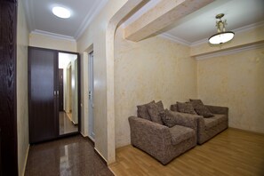 Suite, Multiple Beds (402) | Iron/ironing board, free WiFi, bed sheets - Vizit (Batumi)