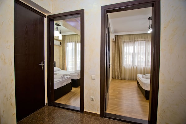 Suite, Multiple Beds (402) | Iron/ironing board, free WiFi, bed sheets - Vizit (Batumi)