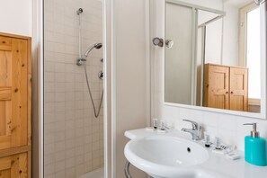 Apartment, 1 Bedroom | Bathroom | Shower, hair dryer, bidet, towels - The Presidential's Suite (Rome)