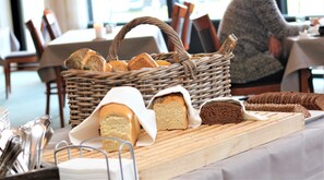 Dagelijks ontbijtbuffet (DKK 125 per persoon)