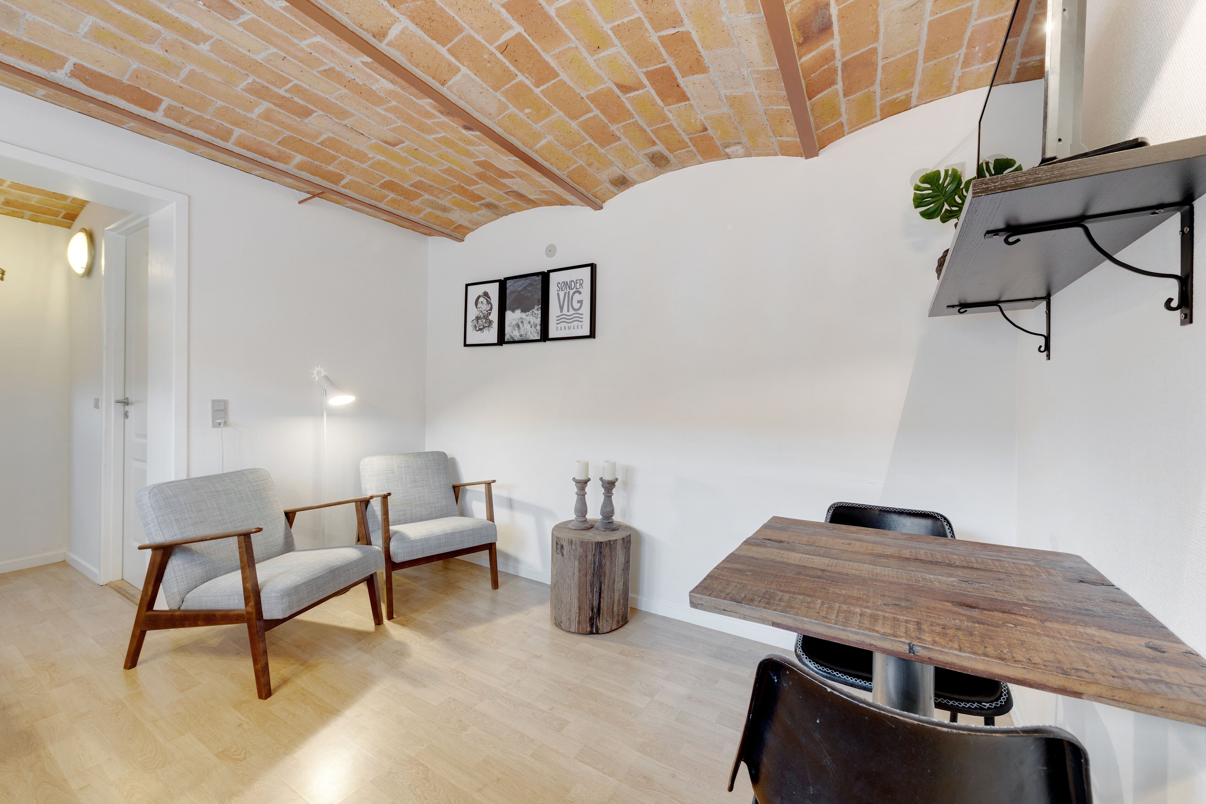 Basic Apartment (B) | Living area | Flat-screen TV