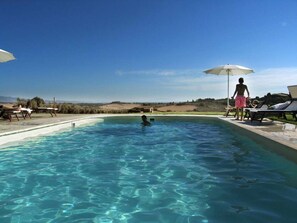 Seasonal outdoor pool, open 9:30 AM to 7:30 PM, pool umbrellas - Fattoria Podere i Luoghi (Casale Marittimo)