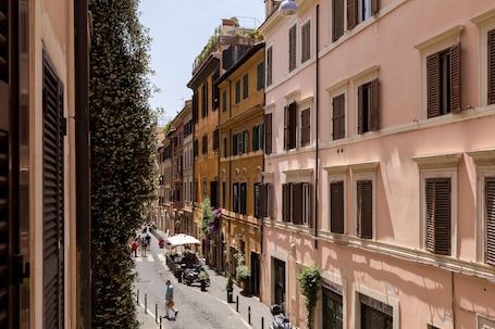 Exterior. The Colosseum Suite