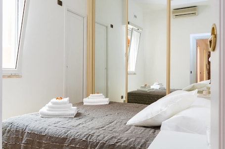 Apartment, 1 Bedroom | 1 bedroom, desk, laptop workspace, soundproofing. The Colosseum Suite