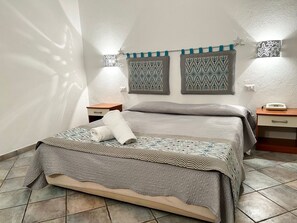 Quarto casal econômico | Cofres nos quartos, escrivaninha, berços (sobretaxa), Wi-Fi de cortesia