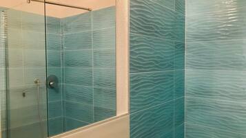Superior Double Room | Bathroom | Shower, free toiletries, hair dryer, bidet