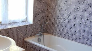 Doppelzimmer, 1 Doppelbett | Badezimmer | Haartrockner, Handtücher, Seife, Shampoo