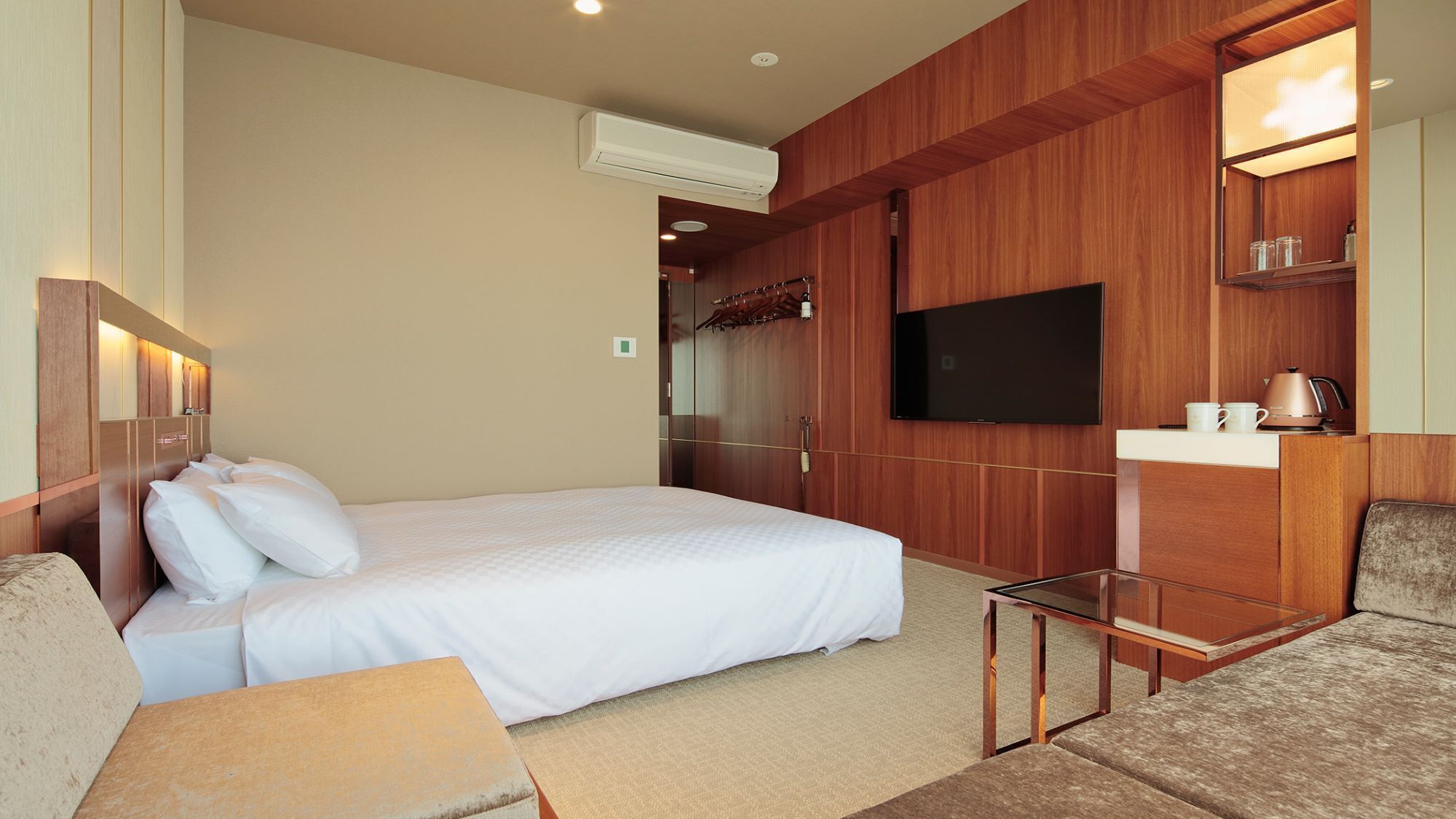 Free WiFi, bed sheets