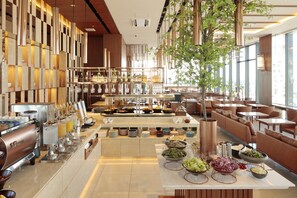 Daily buffet breakfast (JPY 2970 per person)