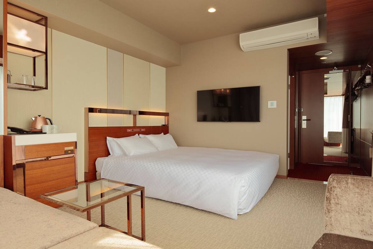WiFi (free), bed sheets