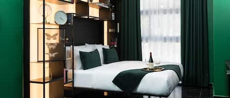 Premium bedding, in-room safe, laptop workspace, iron/ironing board