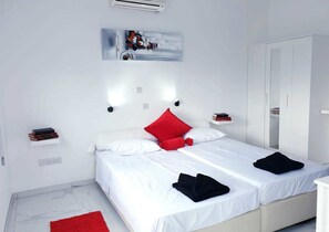 Deluxe Suite, 2 Bedrooms | In-room safe, desk, blackout curtains, iron/ironing board