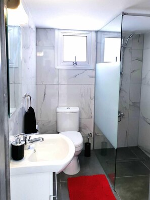 Deluxe Suite, 2 Bedrooms | Bathroom - Luxury Rose Suites (Ayia Napa)