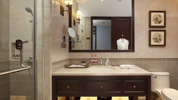Deluxe Twin Room | In-room safe, desk, blackout curtains, soundproofing
