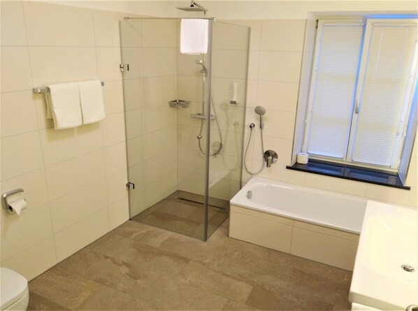 Bathroom - Das Schärding (Schärding)