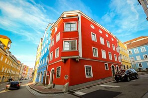 Façana frontal de l'allotjament