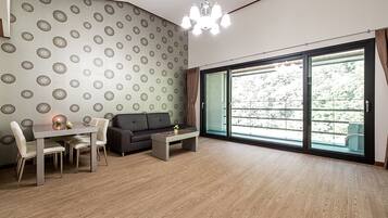 Suite | Living area | Flat-screen TV