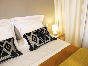 Doppelzimmer, Gartenblick (Les Genêts) | Kostenlose Minibar, individuell dekoriert, individuell eingerichtet