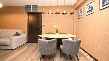 Luxury Apartment | In-room dining