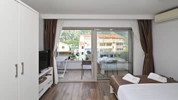 Studio, Sea View | In-room safe, desk, soundproofing, free WiFi