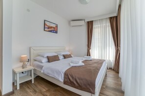 In-room safe, desk, soundproofing, free WiFi - Casa Nuova (Kotor)