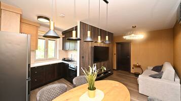 Luxury-Apartment | Wohnbereich | Flachbildfernseher