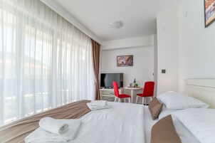 Studio, Sea View | In-room safe, desk, soundproofing, free WiFi