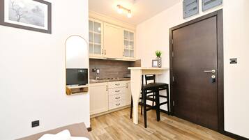 Studio | Living area | Flat-screen TV