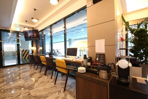 Business center - Hotel J's (Gumi)