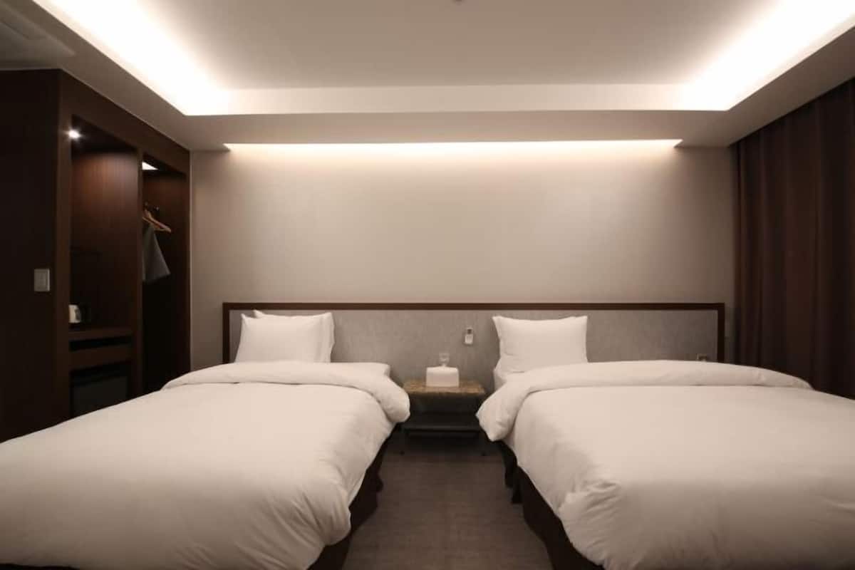 1 Schlafzimmer, hochwertige Bettwaren, Daunenbettdecken