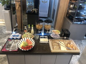 Frokostbuffé mot et tillegg på hverdagene