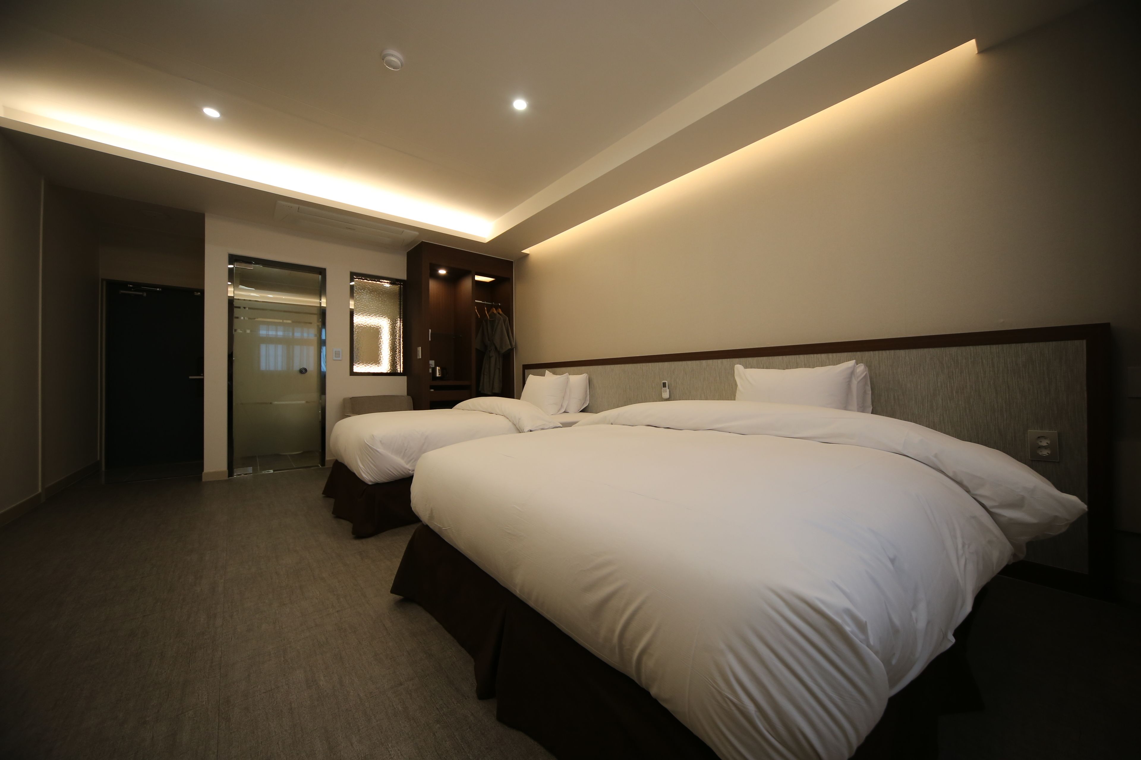 deluxe twin - breakfast for 2(except sunday & ph), more than 2 nights stay, free laundry(limited) | 1 bedroom, premium bedding, down duvets, pillow-top beds