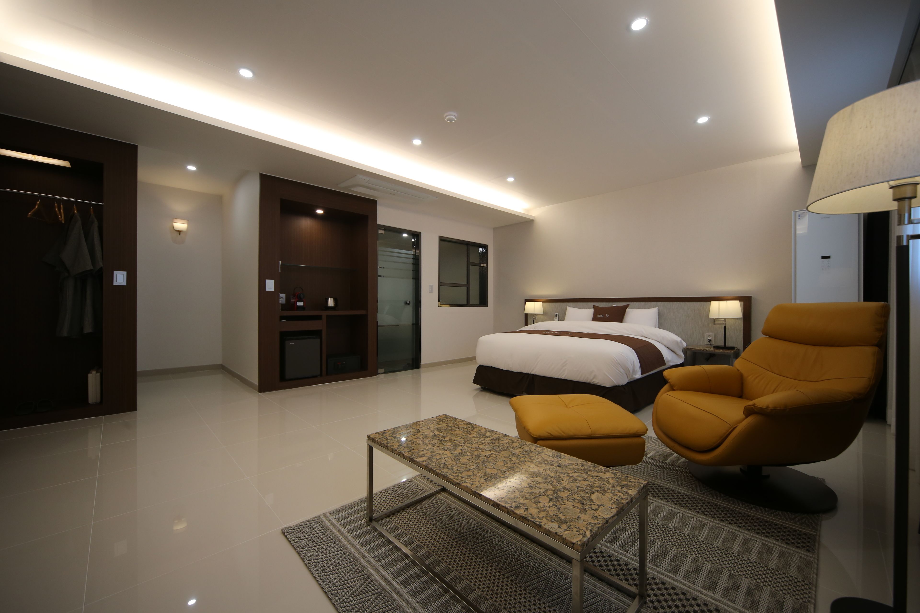 premier room - breakfast for 1(except sunday & ph), more than 2 nights stay, free laundry(limited) | 1 bedroom, premium bedding, down duvets, pillow-top beds