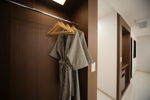 Premier Room - Breakfast for 1(except Sunday & PH), More than 2 nights stay, Free Laundry(Limited) | 1 ห้องนอน, เครื่องนอนระดับพรีเมียม, ผ้านวมขนเป็ด