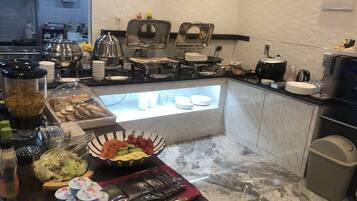 Buffet breakfast on weekdays (KRW 10000 per person)