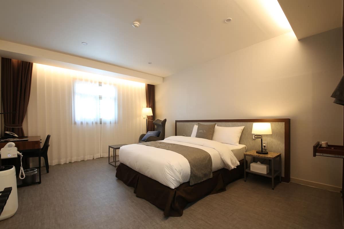Superior Room - Breakfast for 1(except Sunday & PH), More than 2 nights stay, Free Laundry(Limited)