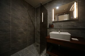 Hair dryer, bathrobes, slippers, towels - Hotel J's (Gumi)