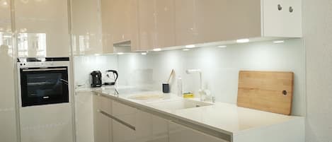 Design Penthouse, 1 Double Bed with Sofa bed, City View | Private kitchen | Fridge, microwave, oven, stovetop