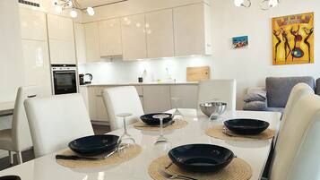 Design Penthouse, 1 Katil Kelamin (Double) dengan Katil Sofa, City View | Ruang tamu | TV