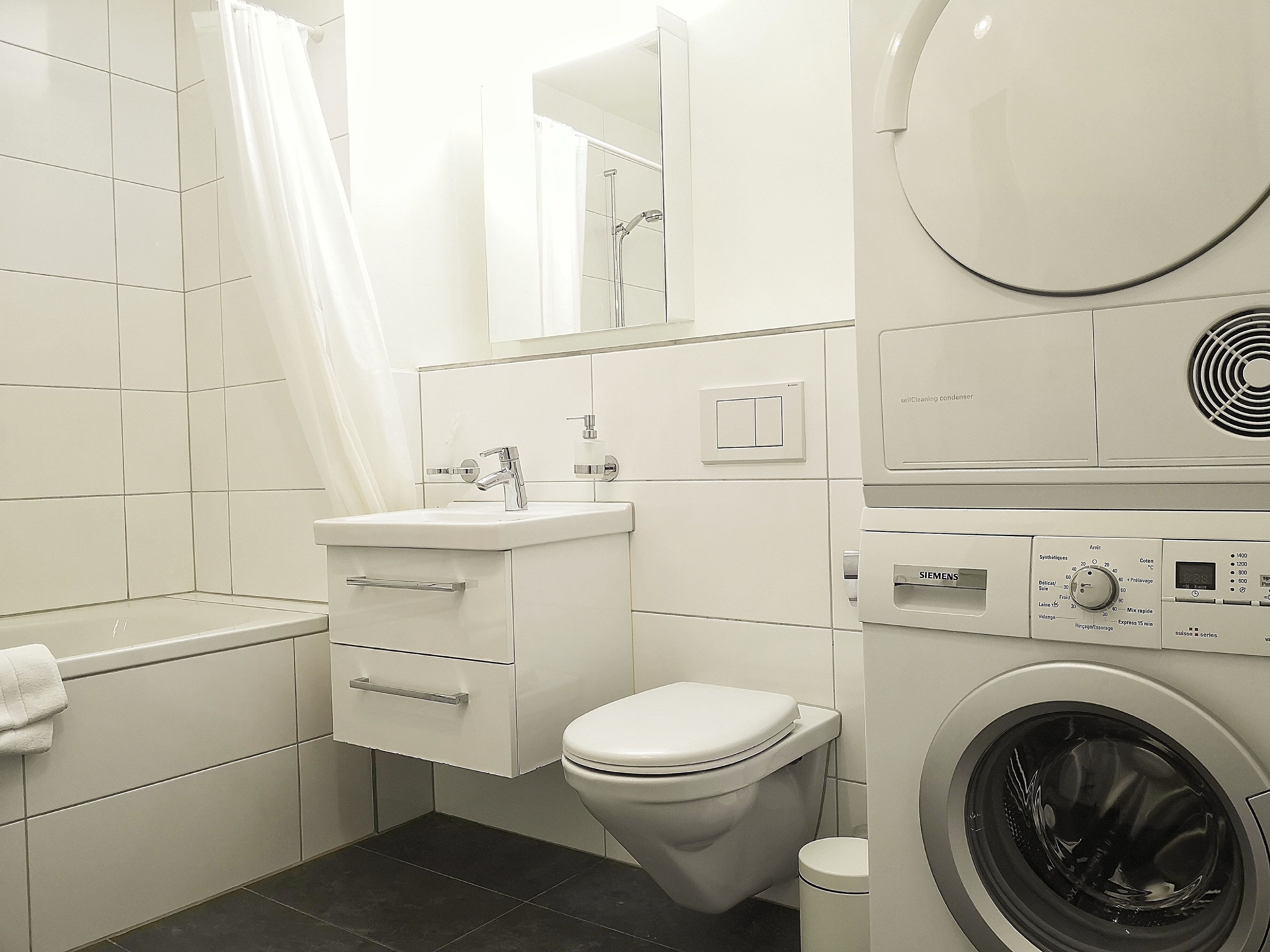 Design Penthouse, 1 Double Bed with Sofa bed, City View | Bathroom | Combined shower/tub, free toiletries, hair dryer, towels