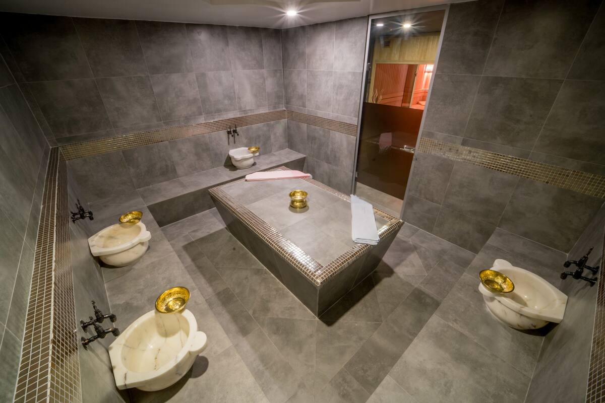 couples treatment room(s), sauna, turkish bath/hammam, aromatherapy