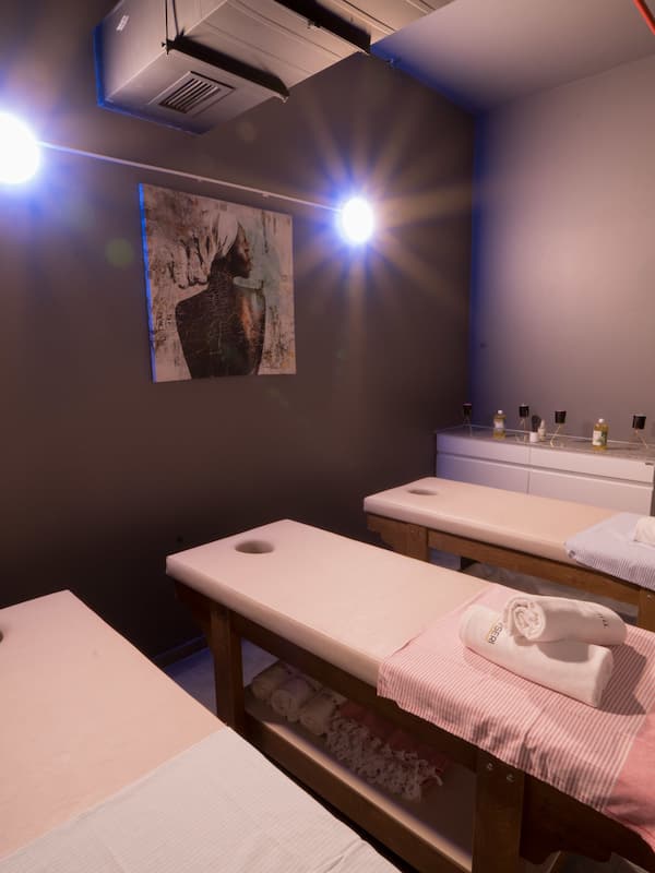 Couples treatment room(s), sauna, Turkish bath/hammam, aromatherapy