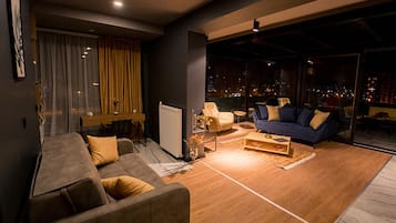 Suite ejecutiva, vistas a la montaña | Ropa de cama de alta calidad, colchones viscoelásticos, minibar