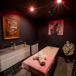 Couples treatment room(s), sauna, Turkish bath/hammam, aromatherapy