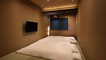 2 bedrooms, down comforters, pillowtop beds, blackout drapes