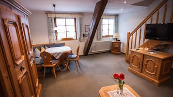 Familienzimmer | Wohnbereich | Flachbildfernseher